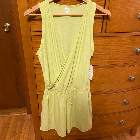 Old Navy Pants - 💛🆕Old Navy Light Green Romper